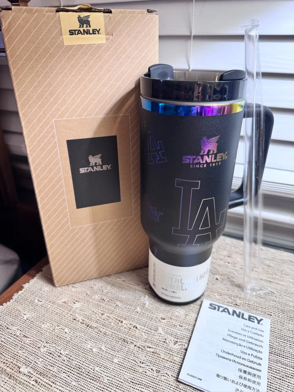 Stanley x LA Dodgers 40 oz Flowstate Quencher H2.O Tumbler Black with Oil Slick - Picture 9 of 14